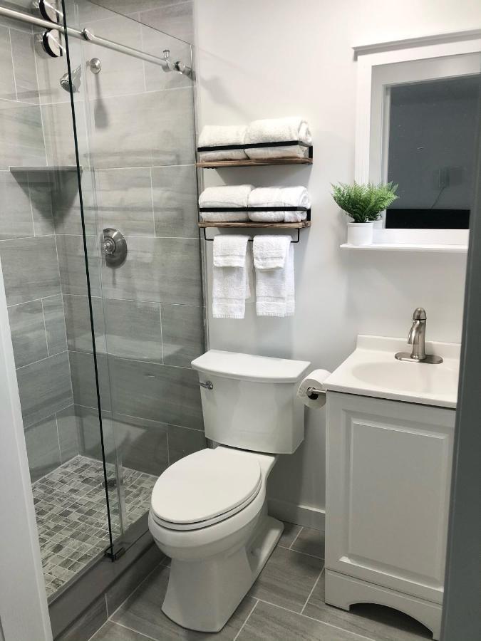 Kingfisher Lodging Денис Екстериор снимка