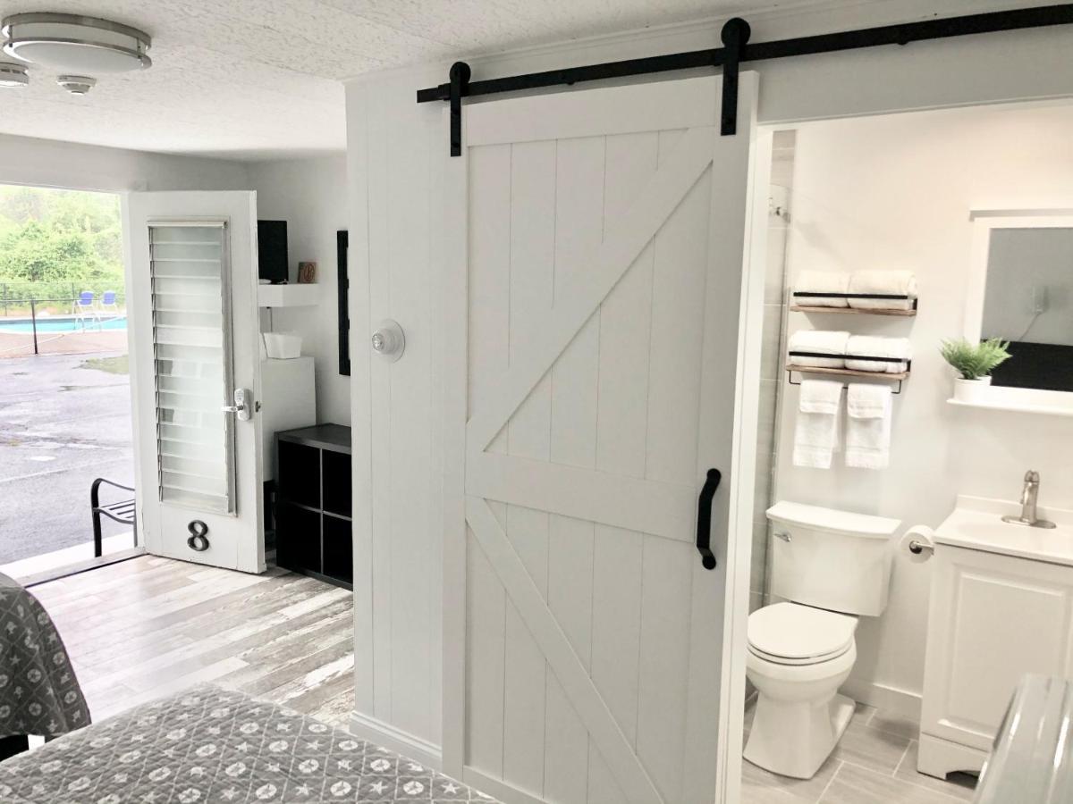 Kingfisher Lodging Денис Екстериор снимка